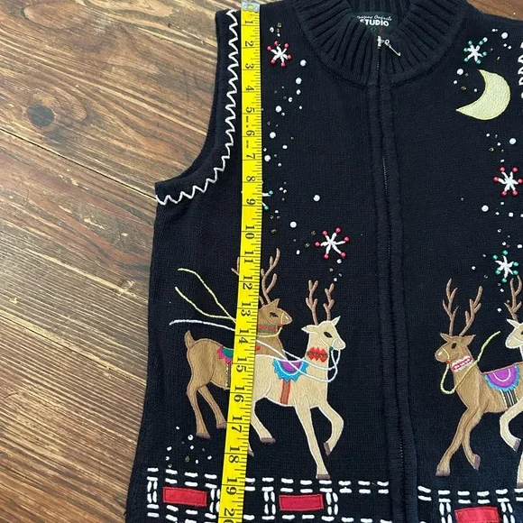 FAST SHIPPING VTG DSN Originals Studio Joy Reindeer Beaded Christmas  Vest - Picture 10 of 10